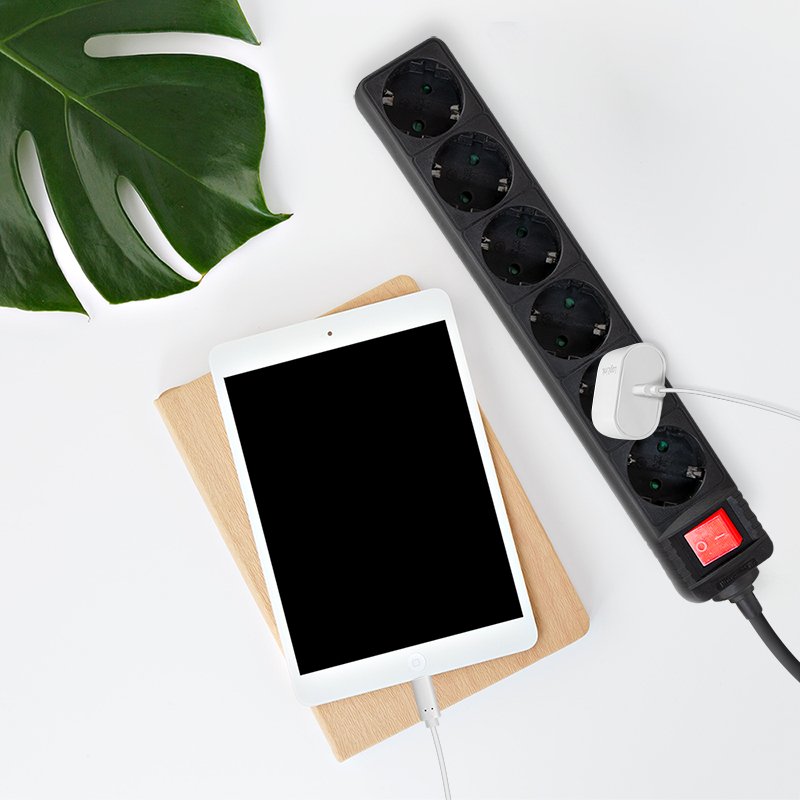 LogiLink 6-way power strip with switch, white, 1.5 m
