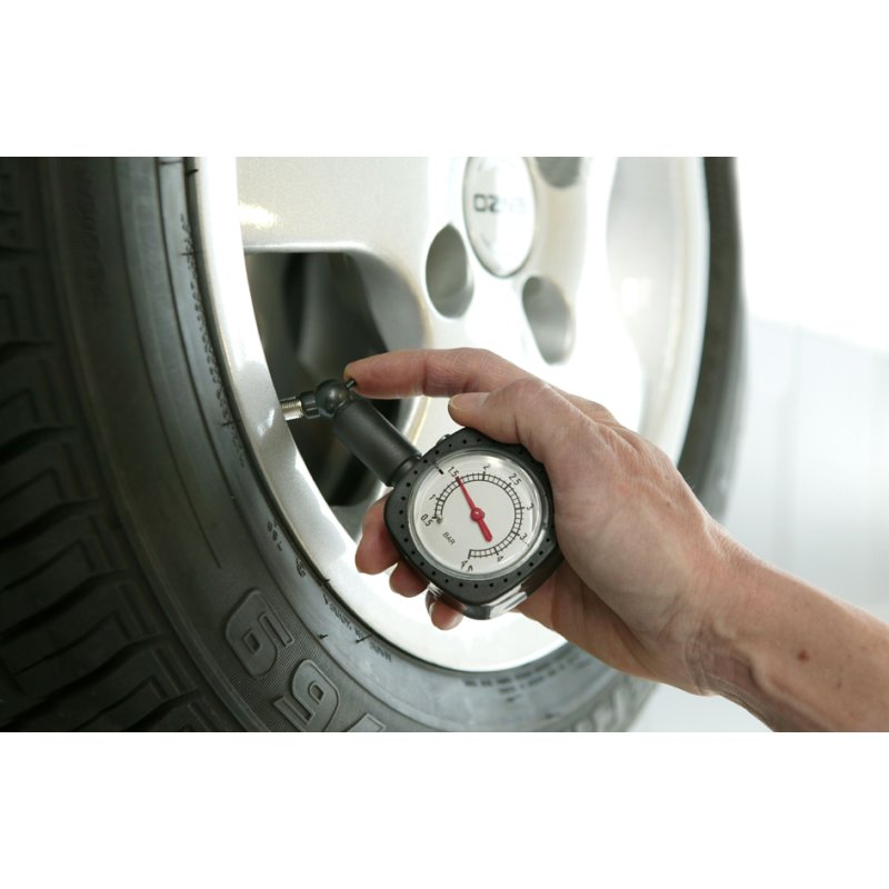 IWH tyre pressure gauge, black, analogue, 4.5 bar