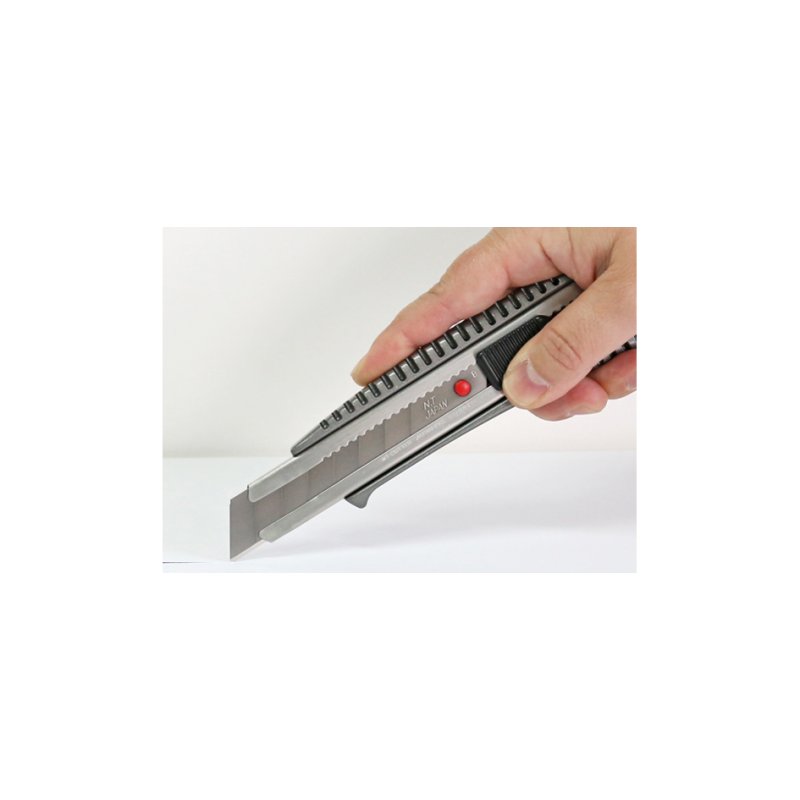 NT Cutter couteau à lames sécables L-500GRP, boîtier aluminium, lame 18 mm, anthracite