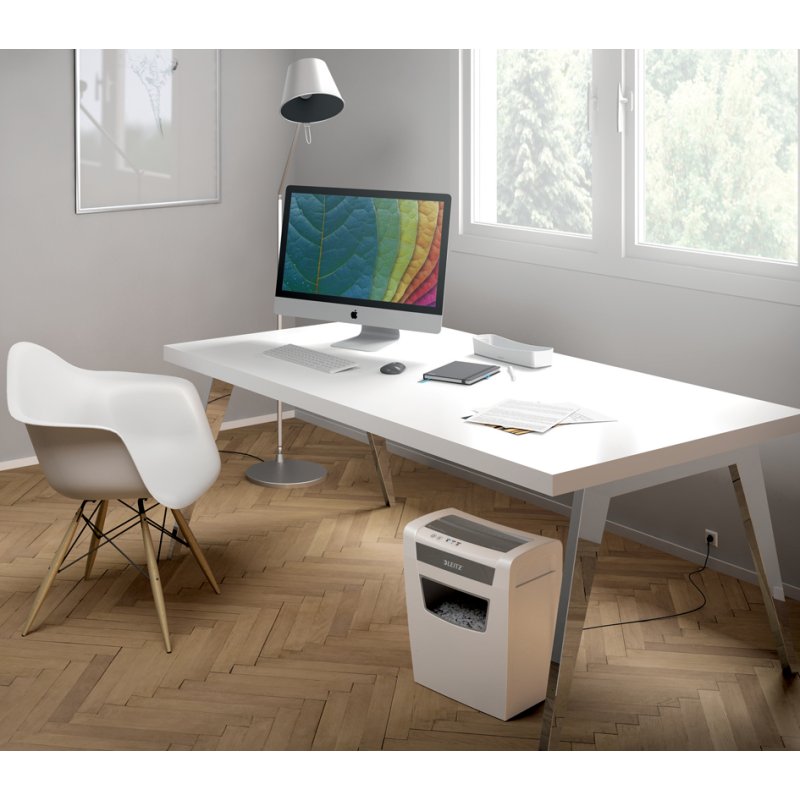 LEITZ papierversnipperaar IQ Home Office, partikelsnit 4×28 mm, wit/zilver, 10 vel