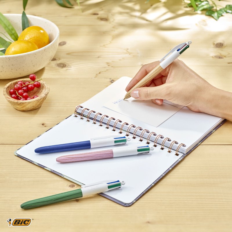 Bic stylo 4 Colours Wood Style, design en bois, 4 couleurs, 30 pièces