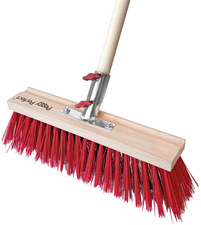 Peggy Perfect straatbezem Tiger, houten steel, 600 mm, PET borstels