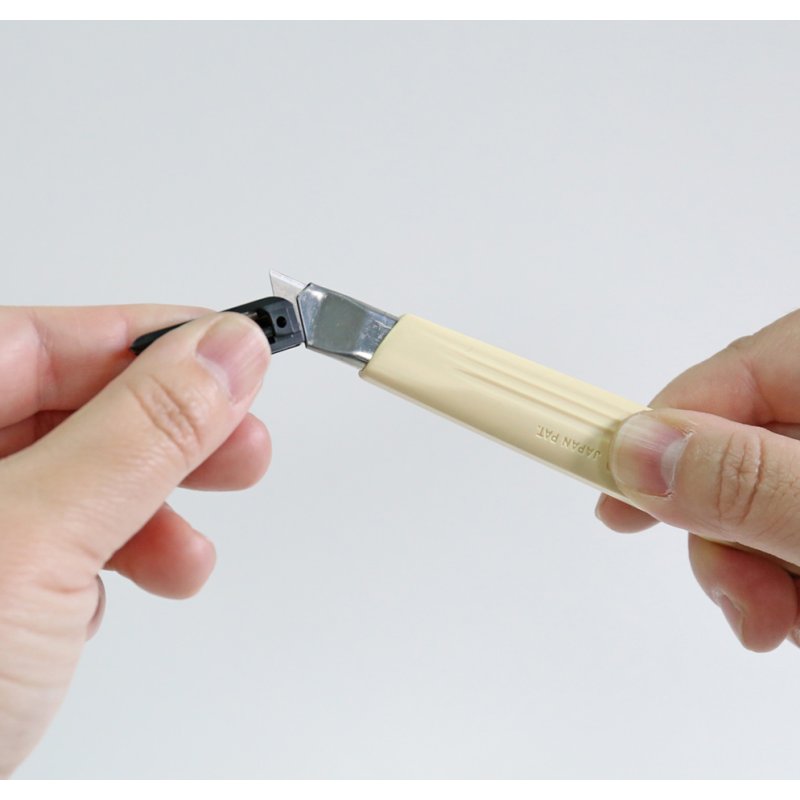NT Cutter A-300 snijmes, beige kunststof, 9 mm mes, 3 vervangmessen