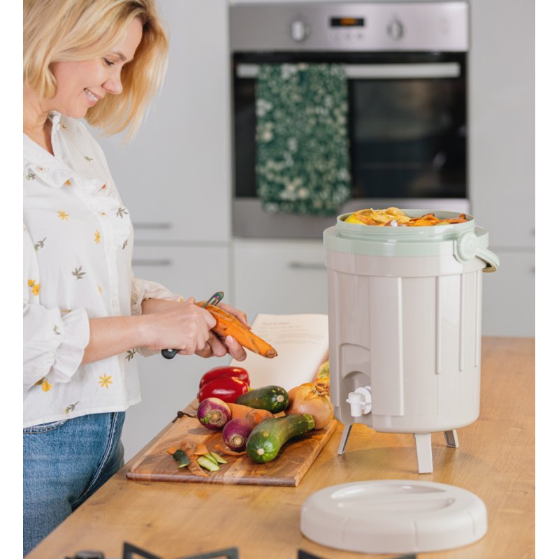 EDA Bokashi compostbak, 8 liter, kalkkleur/amandel