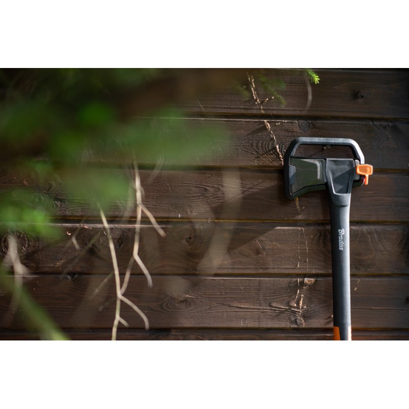 Bradas splijtbijl Axt1800g, nylon steel 762 mm, 1800 g, zwart/oranje